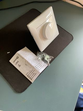 Regulador de luz blanco