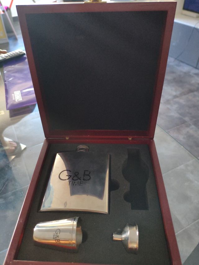 Petaca G&B TIME con vaso y embudo