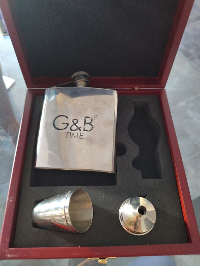 Petaca G&B TIME con vaso y embudo