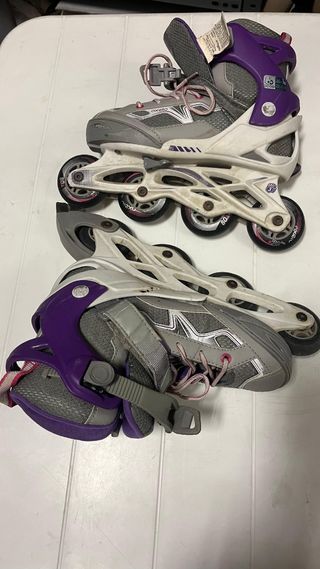 Patines,casco y proteccionesOxelo. 14€ cada par.