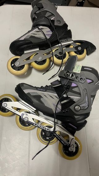 Patines,casco y proteccionesOxelo. 14€ cada par.