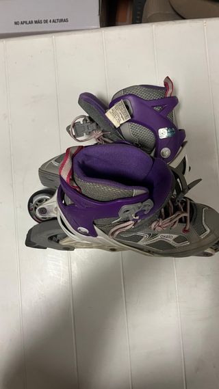 Patines,casco y proteccionesOxelo. 14€ cada par.
