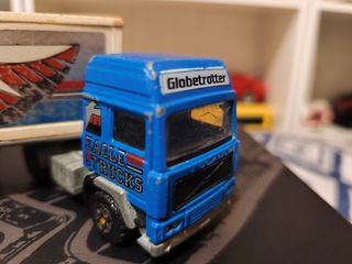 Camión Volvo + Remolque Majorette