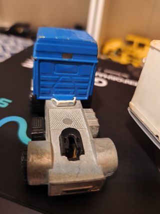 Camión Volvo + Remolque Majorette