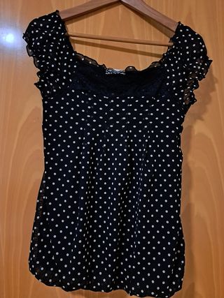 Blusa negra con lunares