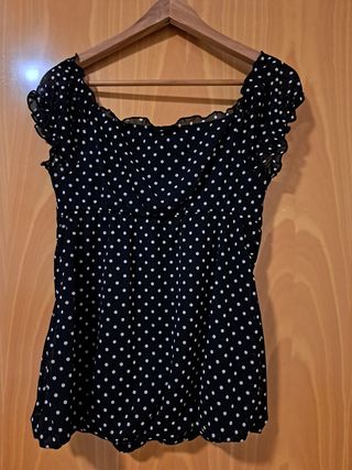 Blusa negra con lunares