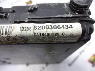 Caja de fusibles Renault Mégane 8200306434 S118400220C