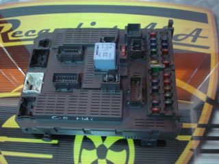 Caja de fusibles Citroen C5 9645030380 96 450 303 80