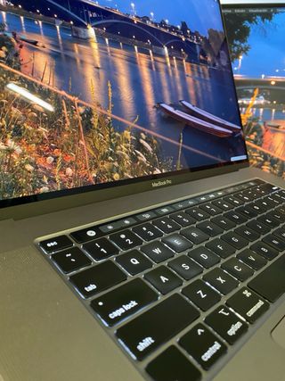MacBook Pro i9 64GB 1TB