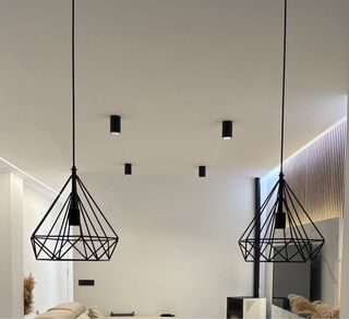 Lámpara colgante industrial negra
25€ / UND.