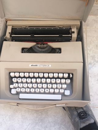 Máquina de escribir Olivetti Lettera 25