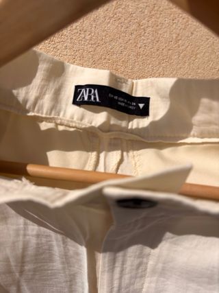 Pantalón Zara beige tela