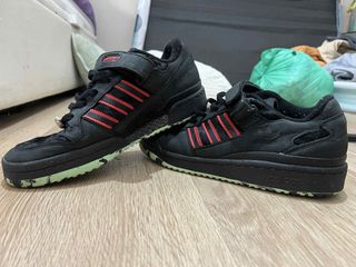 Zapatillas Adidas Negras y Rojas