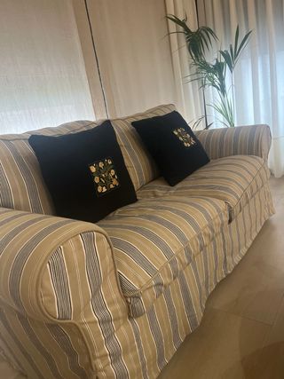 Sofá de tela beige y marrón, casi nuevo