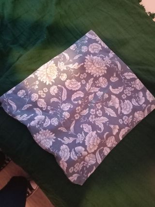 Funda cojín 50x50 floral azulón
