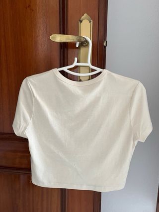 Camiseta Croptop PULL AND BEAR (M)