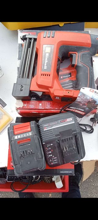 Clavadora Grapadora Einhell Power X-Change