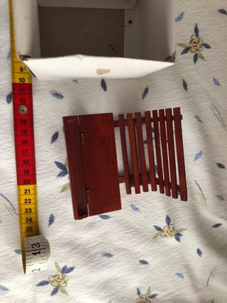 Pupitre de madera para juguetes