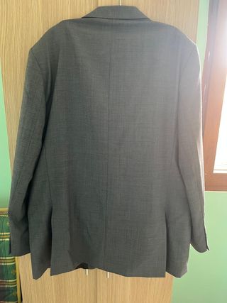 Traje gris marca Torre