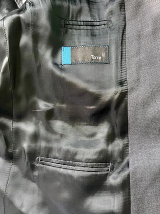 Traje gris marca Torre