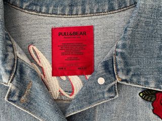 Cazadora vaquera Pull&Bear bordada