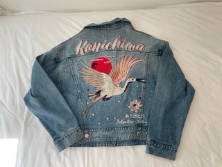 Cazadora vaquera Pull&Bear bordada