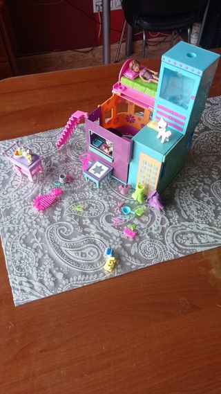 Casa de muñecas con accesorios