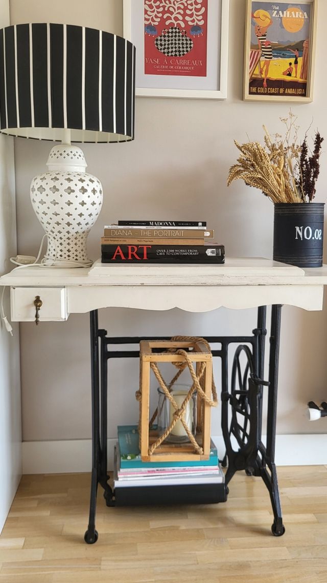 Mueble máquina de coser antigua