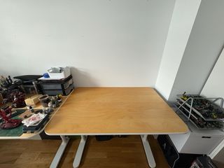 Escritorio Bekant Ikea Madera y Blanco.
