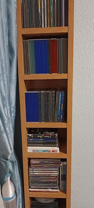 Estantería para CDs de madera