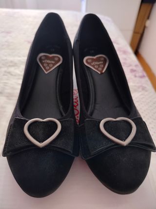 Zapatos s.Oliver negros con lazo y corazón