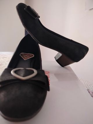 Zapatos s.Oliver negros con lazo y corazón