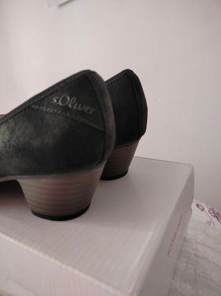 Zapatos s.Oliver negros con lazo y corazón