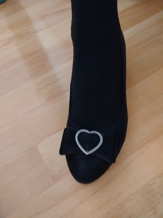 Zapatos s.Oliver negros con lazo y corazón