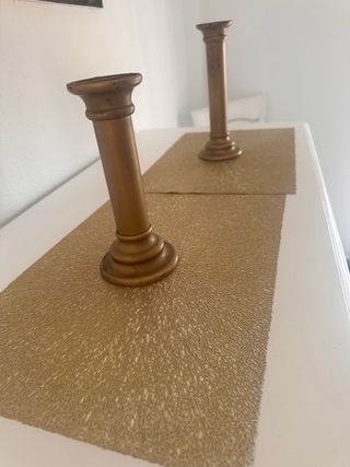 Candelabros, manteles y plato