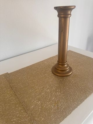 Candelabros, manteles y plato