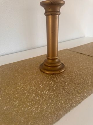 Candelabros, manteles y plato