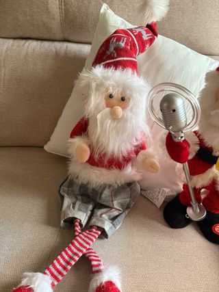 2 Papá Noel uno canta y baila 