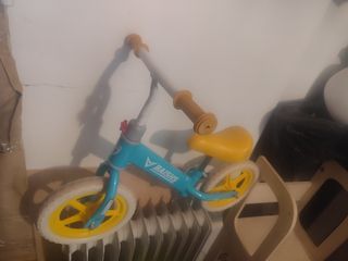 Bici infantil azul y amarilla + casco