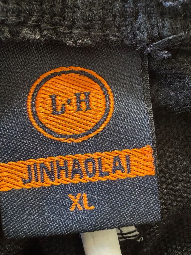 Pantaloncini neri con strisce laterali