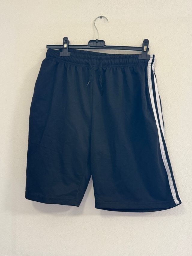 Pantaloncini neri con strisce laterali