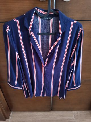 Blusa Stradivarius rayas azul y rojo Talla S