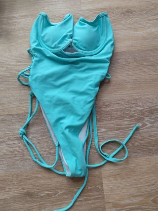 Bañador mujer corte alto con cordones