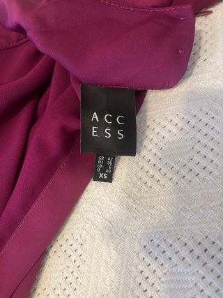 Vestido satinado Access manga larga burdeos