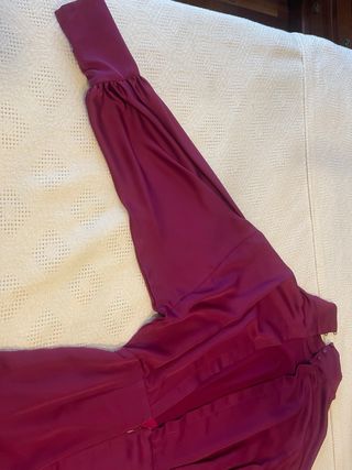 Vestido satinado Access manga larga burdeos