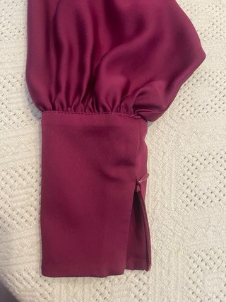 Vestido satinado Access manga larga burdeos