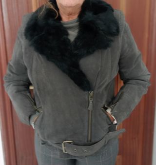 Chaqueta de ante con cuello de pelo