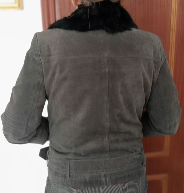 Chaqueta de ante con cuello de pelo
