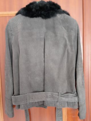 Chaqueta de ante con cuello de pelo