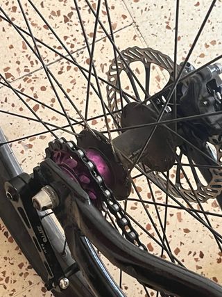 Bicicleta negra poco uso